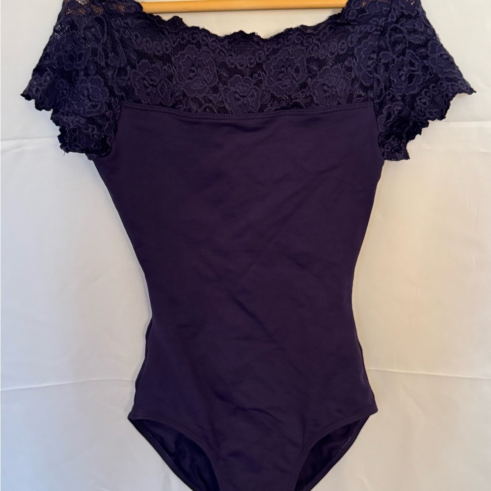 Chic Lace Trim Bodysuit in Navy, size M1 8-10